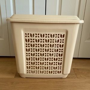 Vintage Rubbermaid Hamper